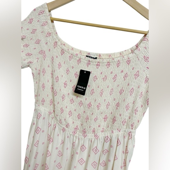 Torrid Hi Low Smocked Bohemian Paisley Print Dress Size 1X Cream Pink NWT - Picture 3 of 8